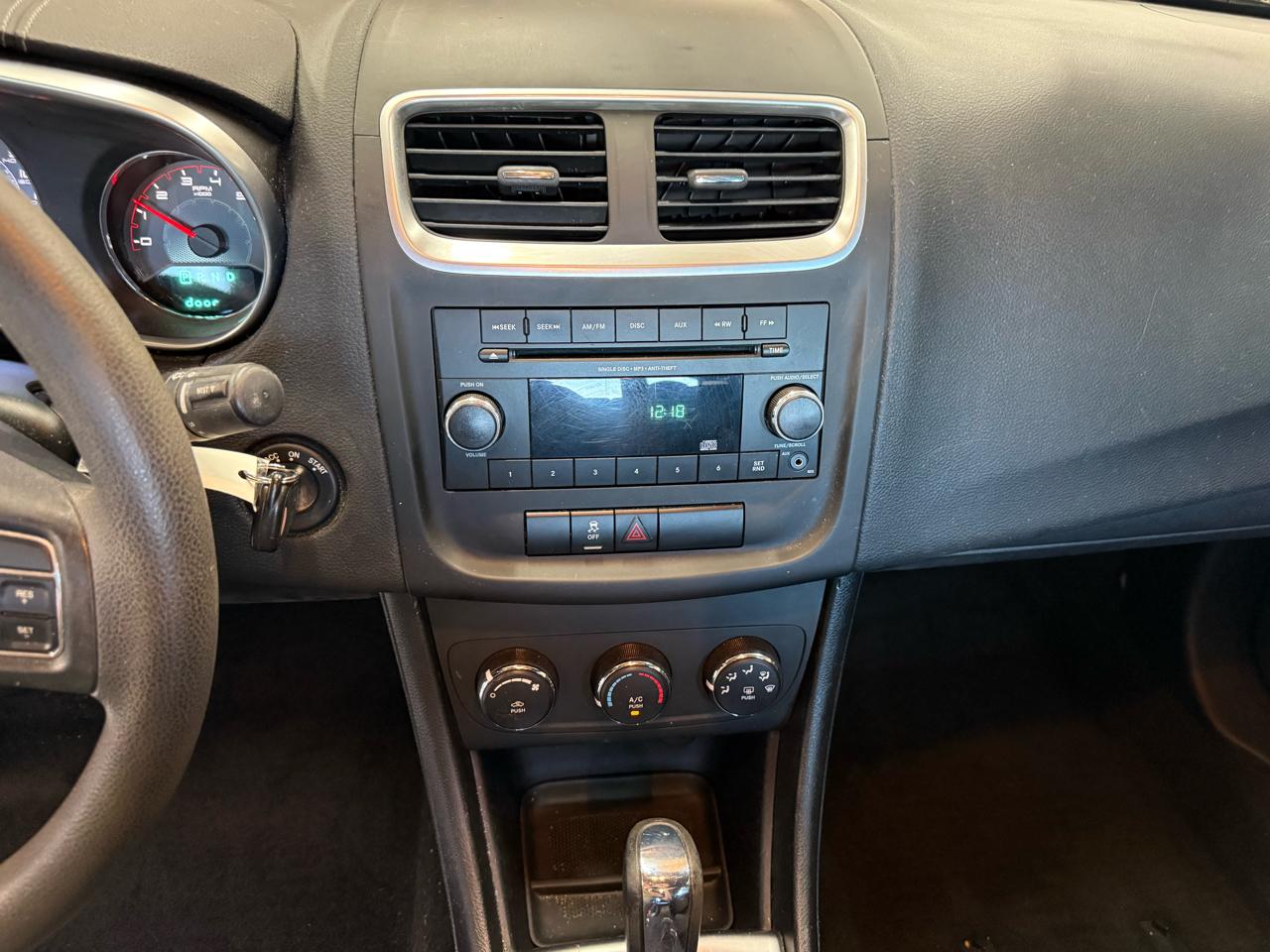 Dodge Avenger 4dr Sdn SE 2012