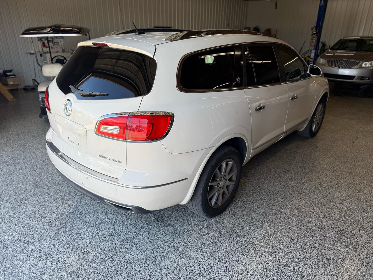 Buick Enclave FWD 4dr Leather 2015