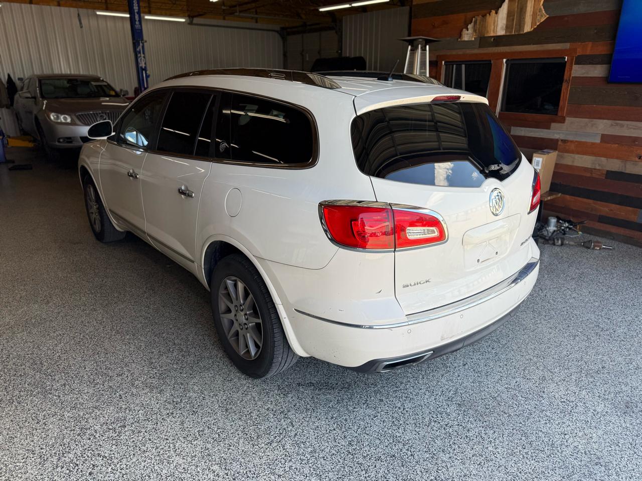 Buick Enclave FWD 4dr Leather 2015