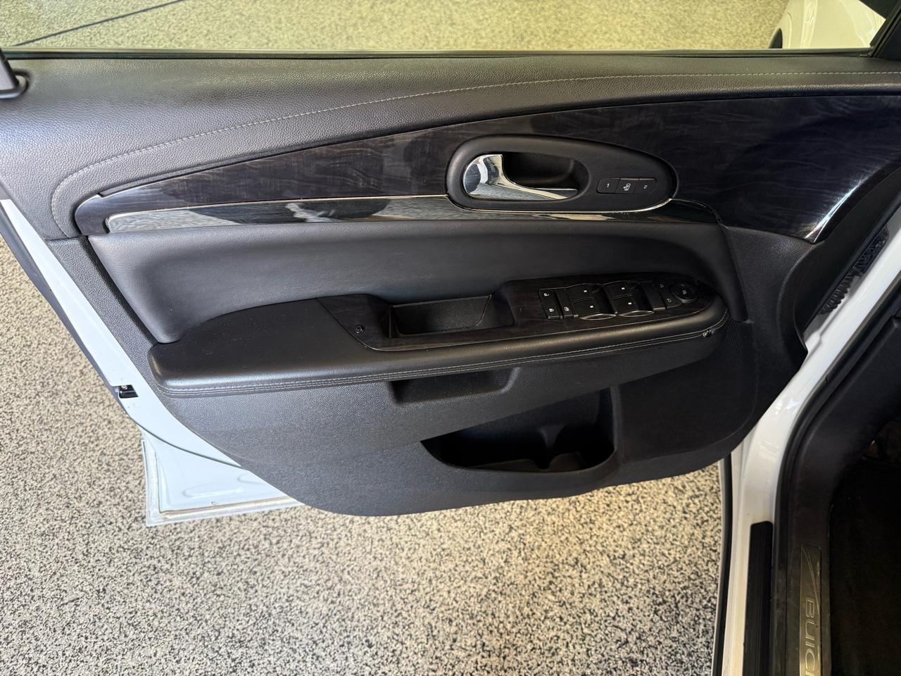 Buick Enclave FWD 4dr Leather 2015