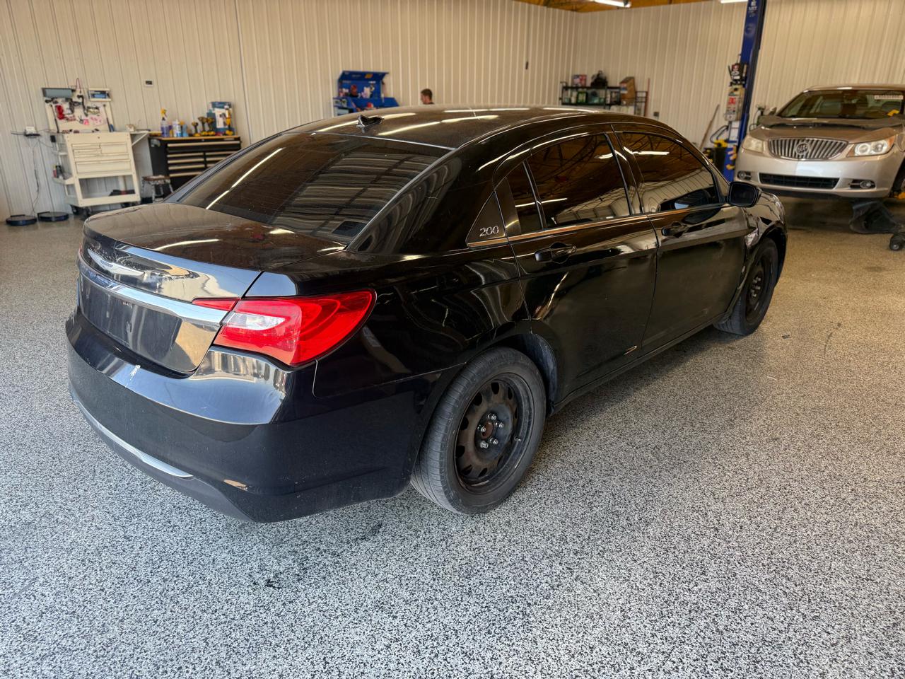 Chrysler 200 4dr Sdn LX 2012
