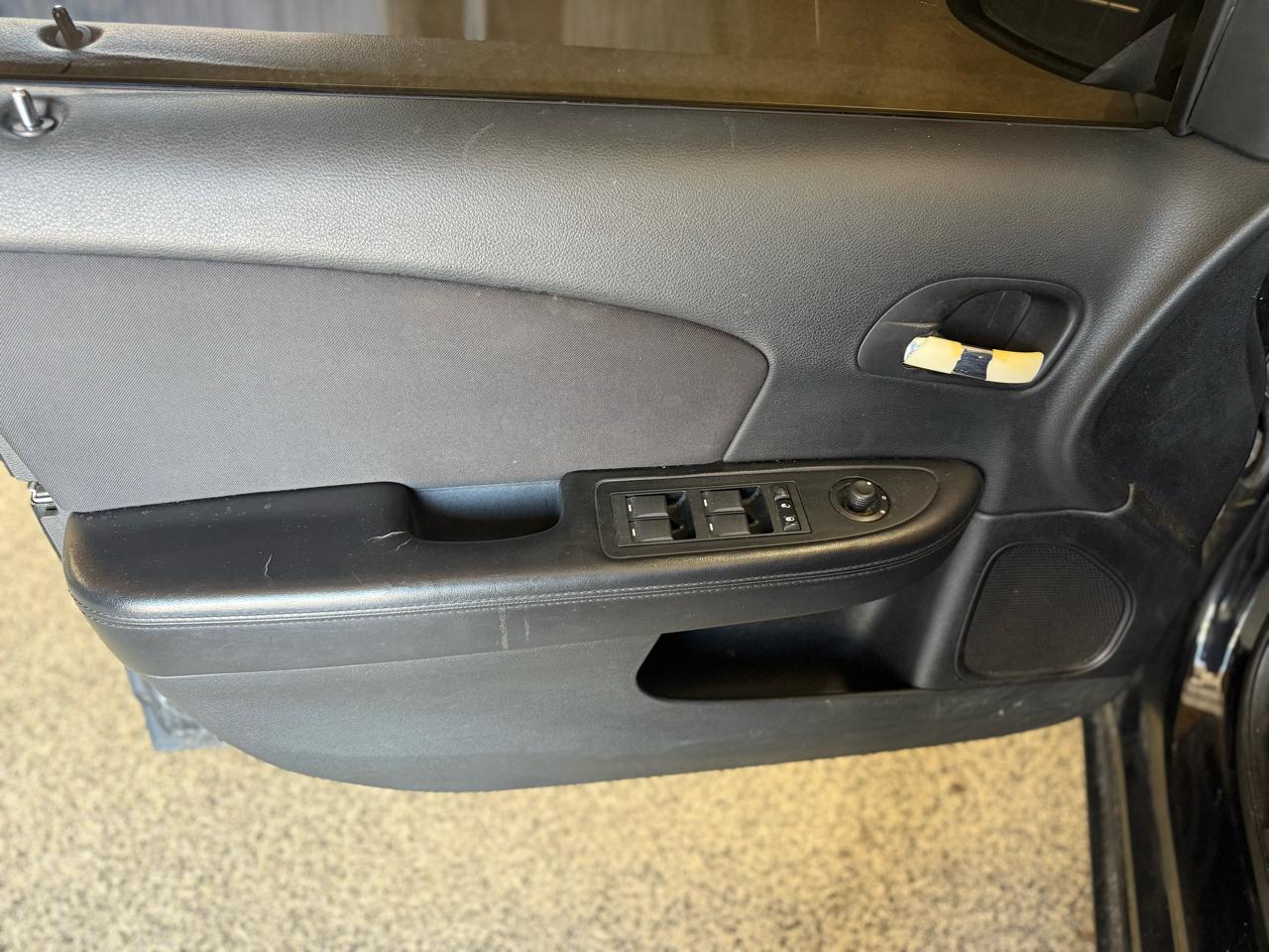 Chrysler 200 4dr Sdn LX 2012