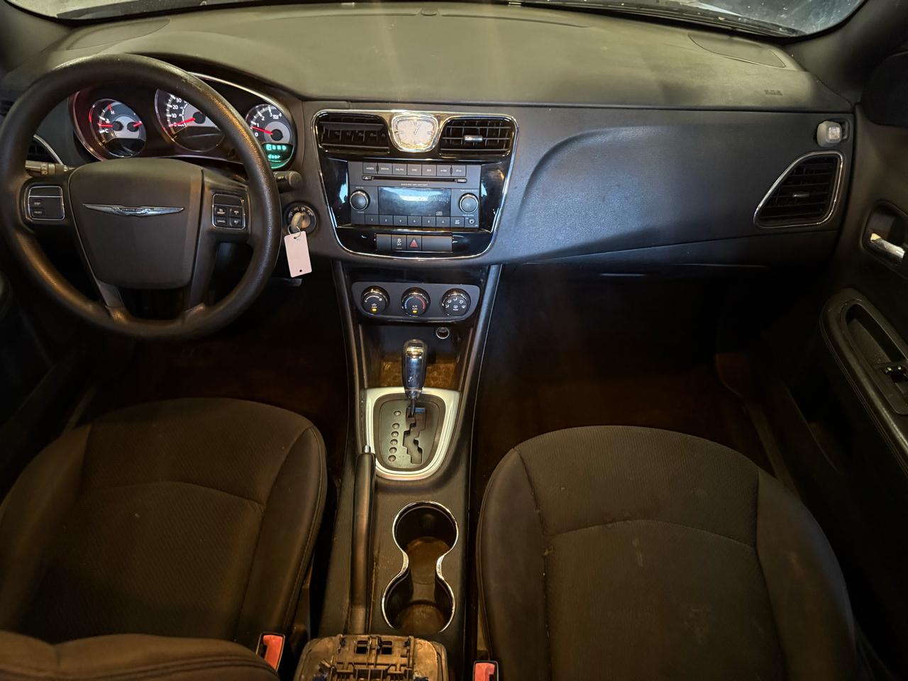 Chrysler 200 4dr Sdn LX 2012