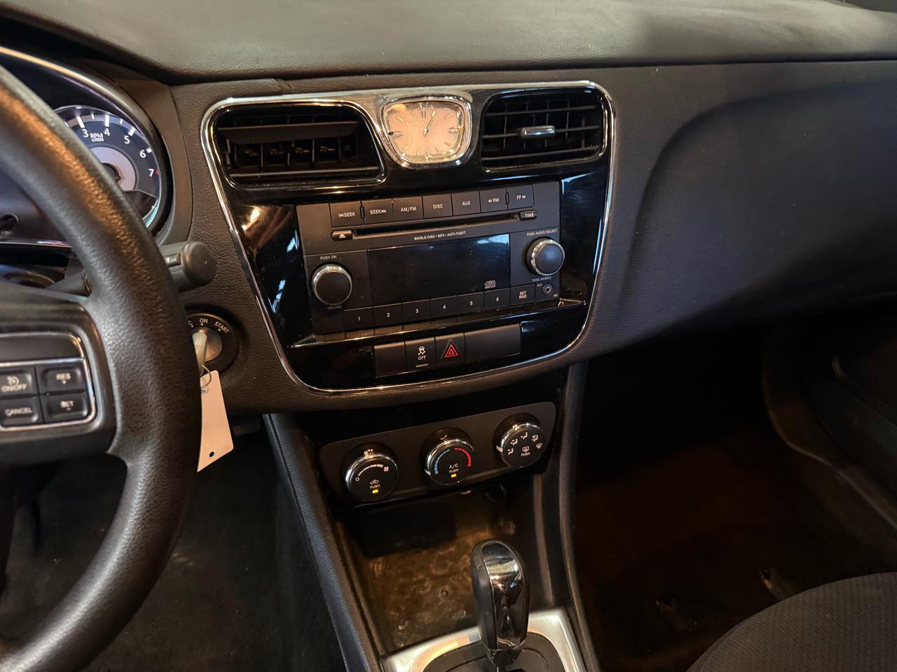 Chrysler 200 4dr Sdn LX 2012