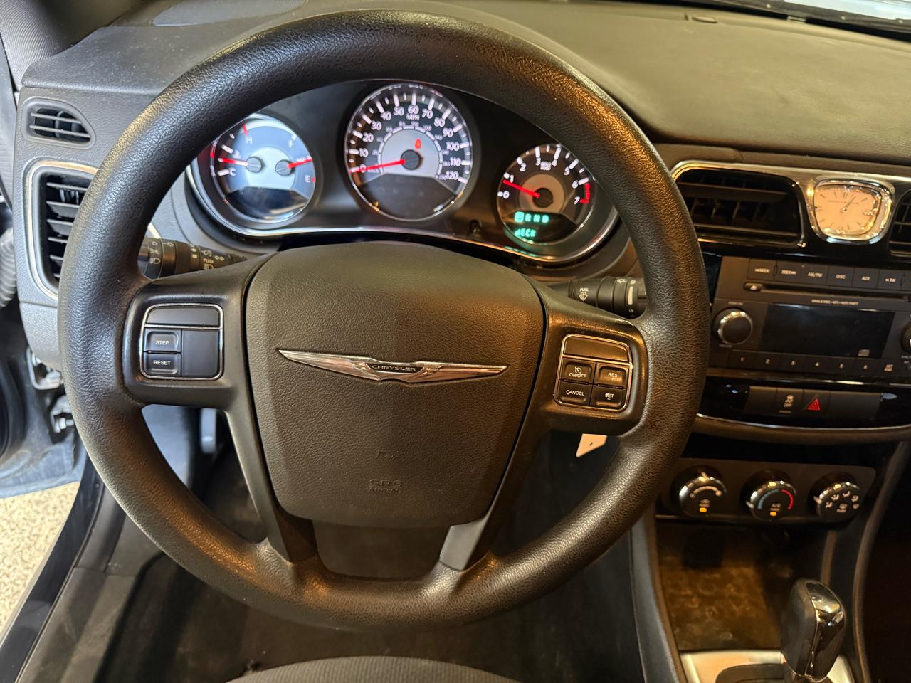 Chrysler 200 4dr Sdn LX 2012