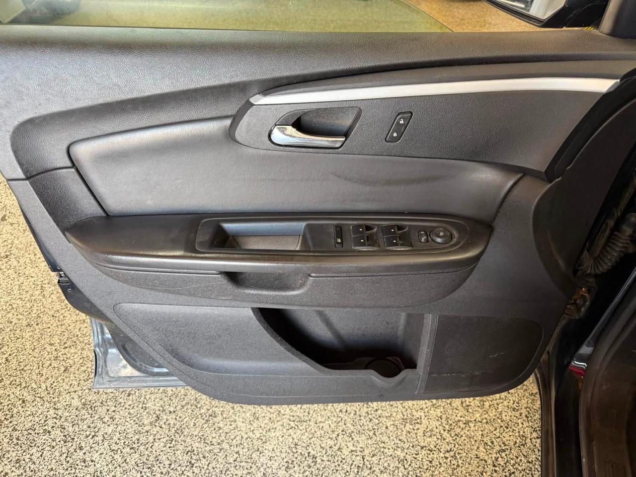 2011 Chevrolet Traverse 1LT - Photo 6