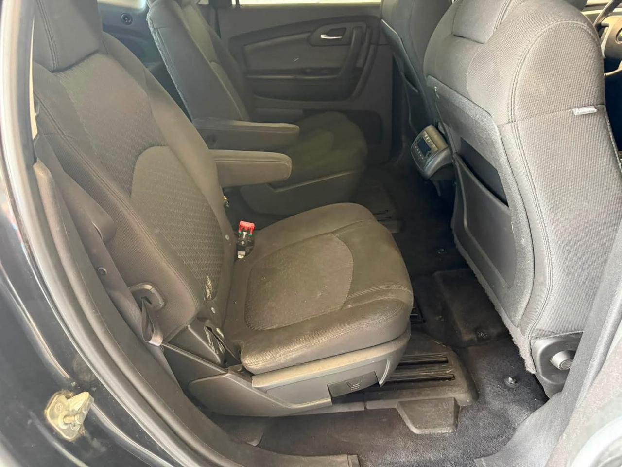 2011 Chevrolet Traverse 1LT - Photo 12