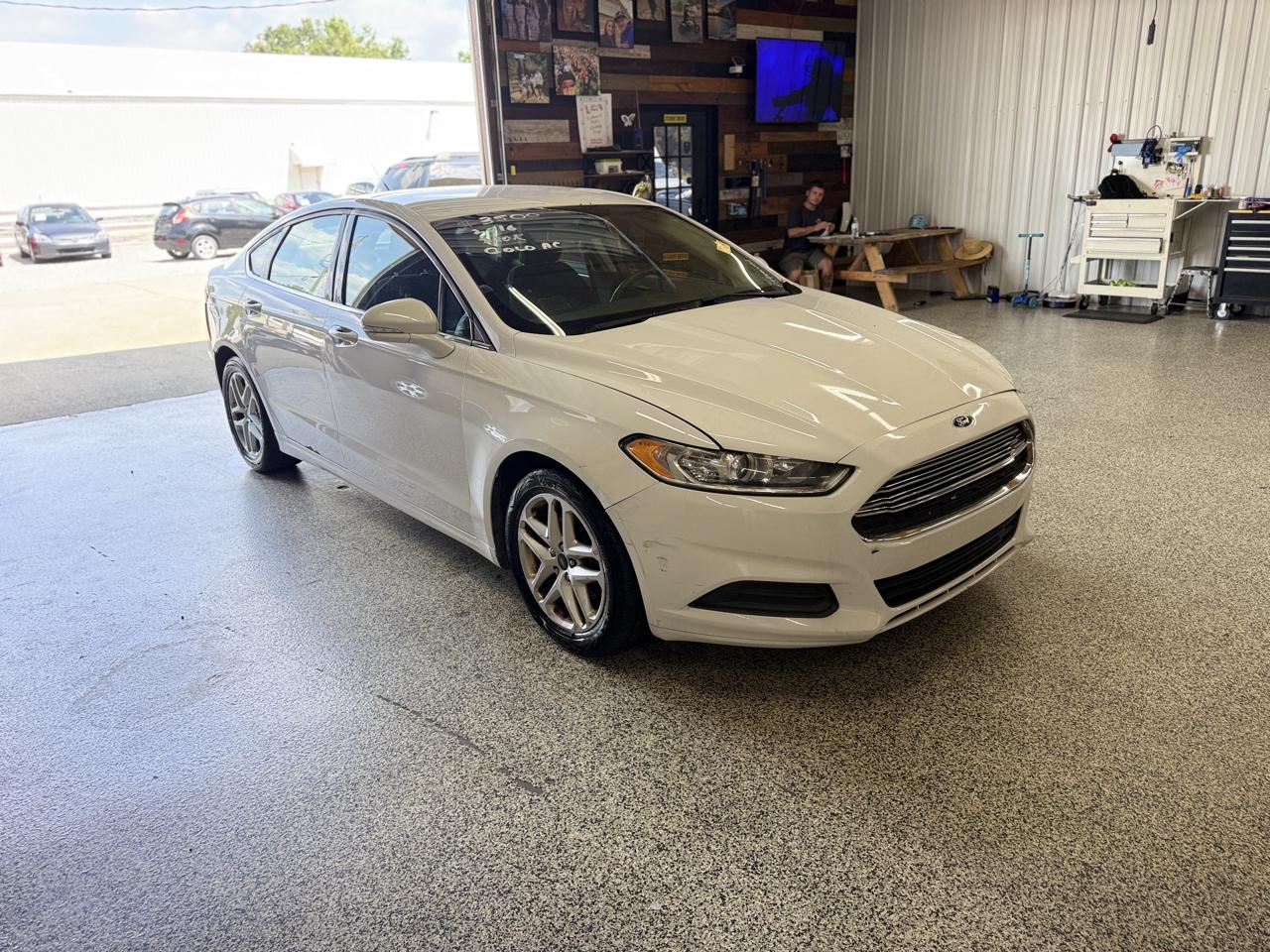 Ford Fusion 4dr Sdn SE FWD 2016