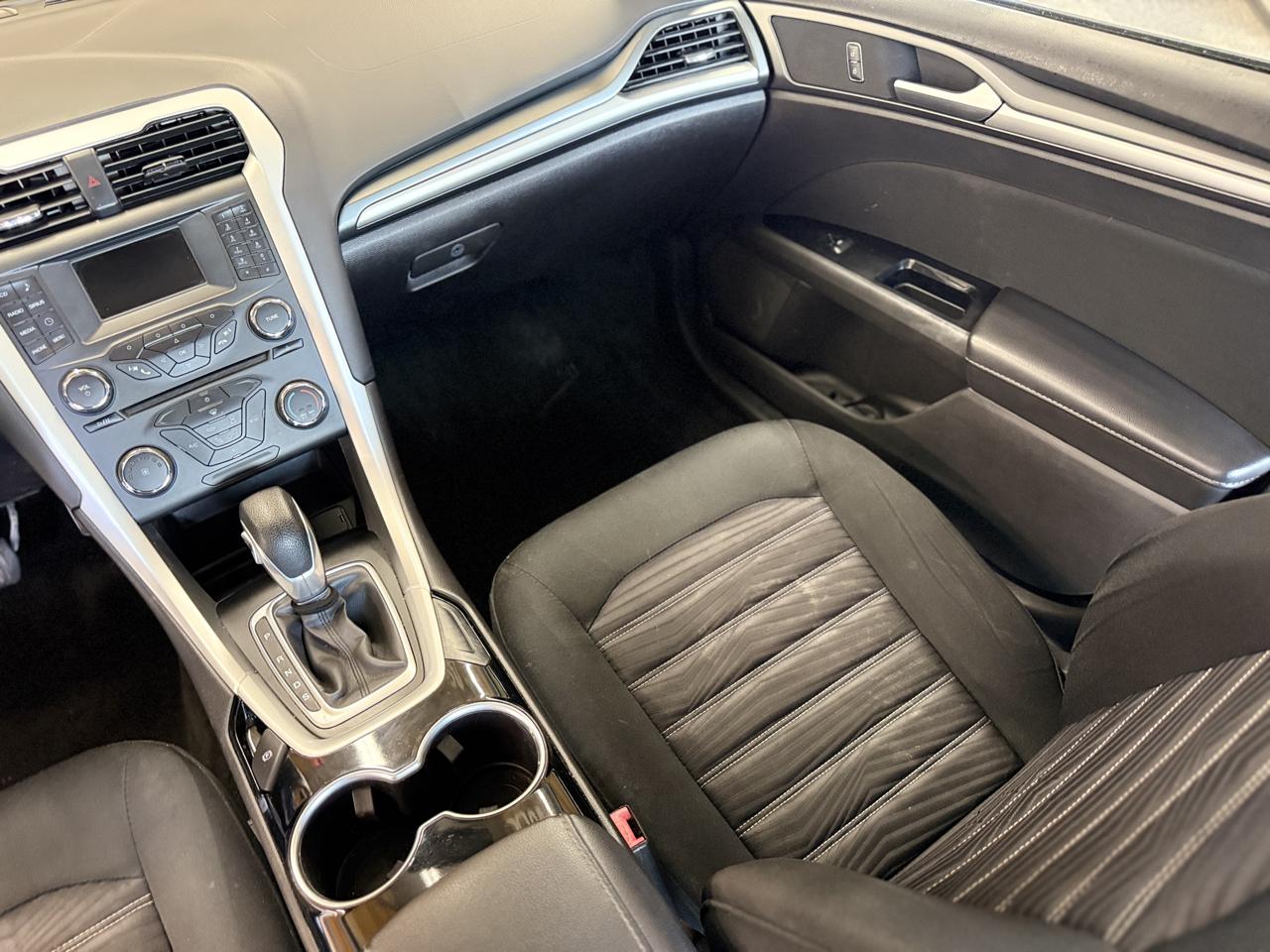 Ford Fusion 4dr Sdn SE FWD 2016
