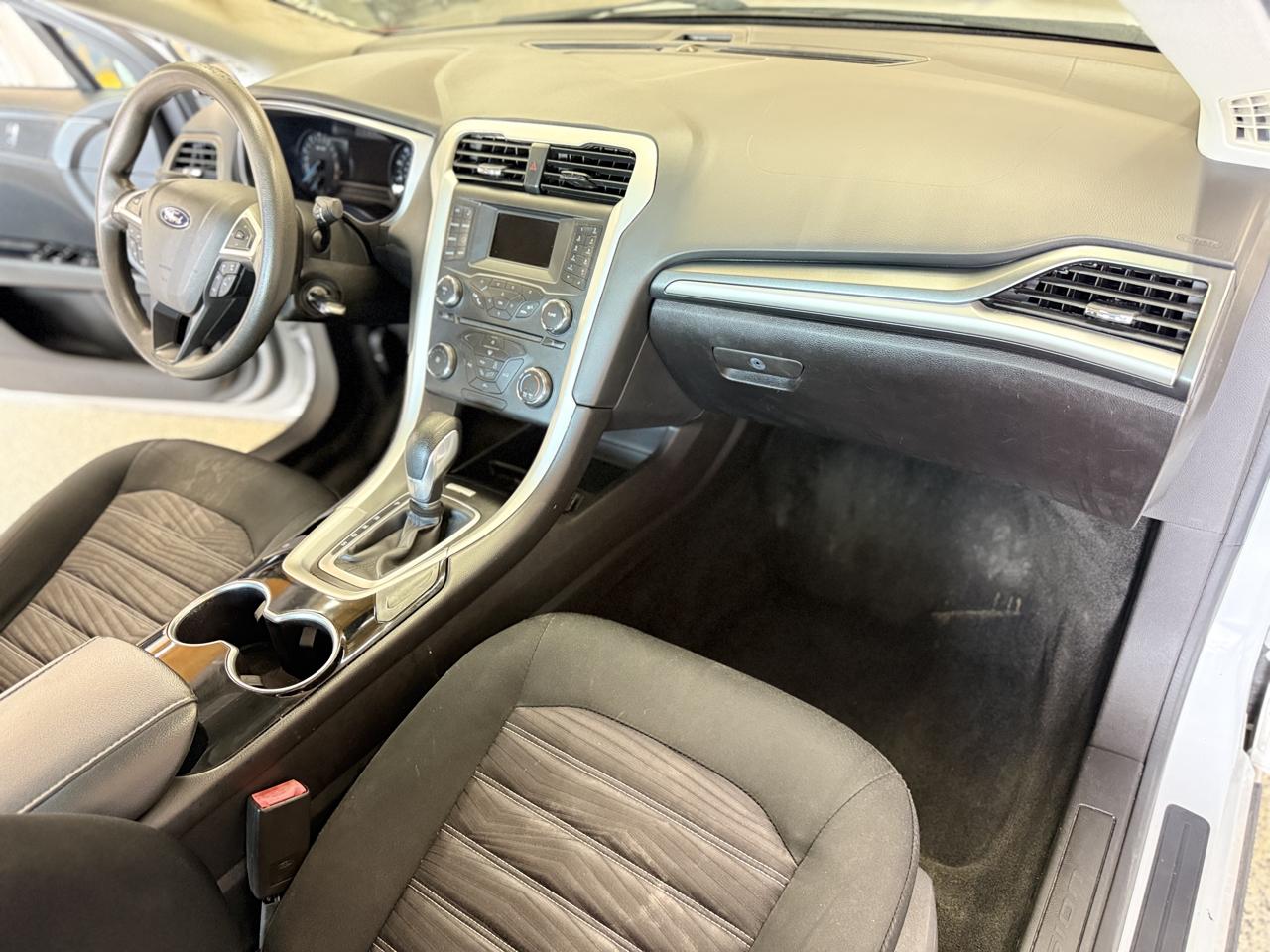 Ford Fusion 4dr Sdn SE FWD 2016