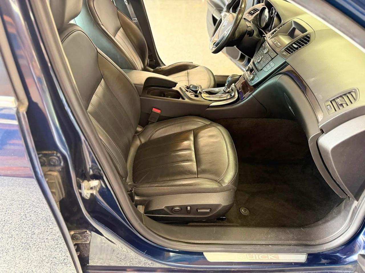 Buick Regal 4dr Sdn Premium 1 2012