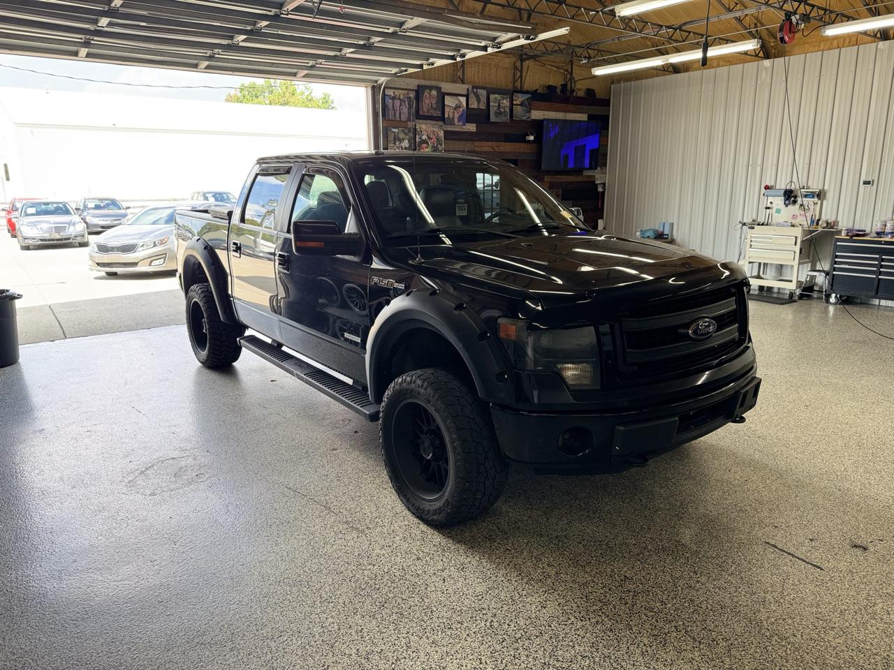 Ford F-150 4WD SuperCrew 145" XL 2014