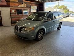 2010 Chrysler Town & Country 