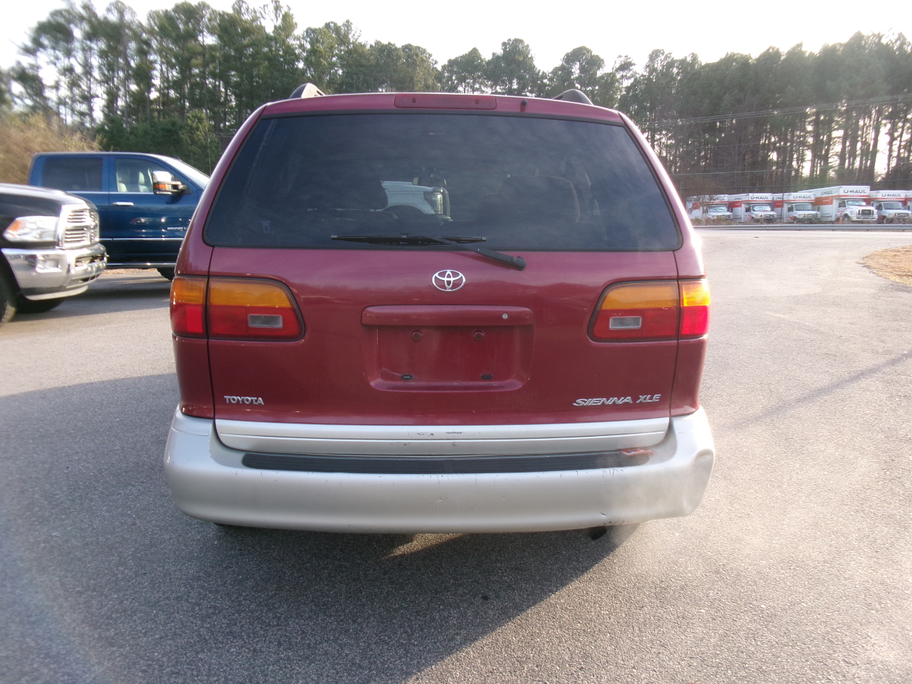 Toyota Sienna LE 4-Door 1998