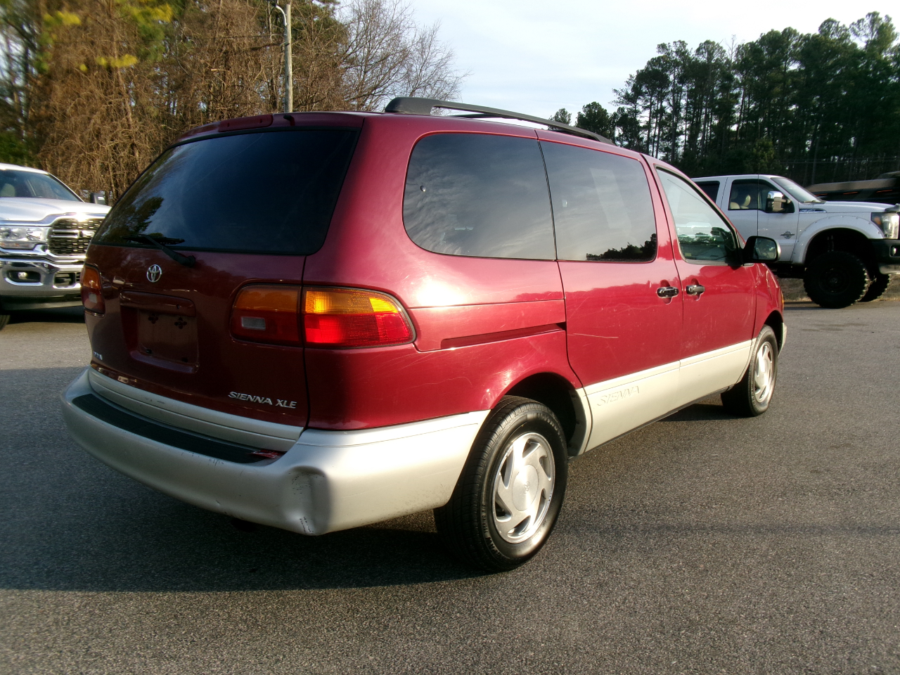 Toyota Sienna LE 4-Door 1998
