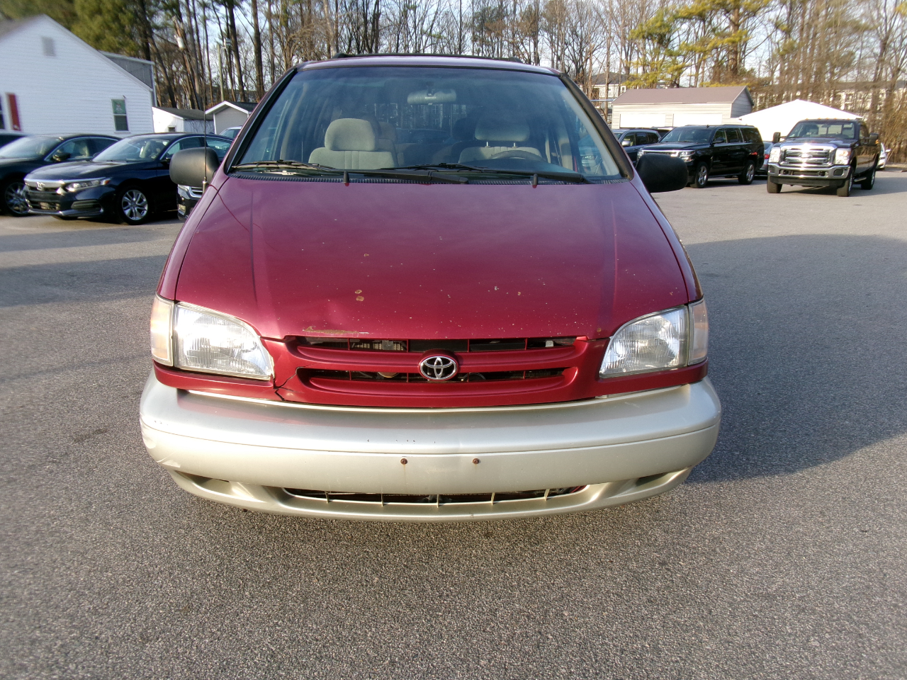 Toyota Sienna LE 4-Door 1998