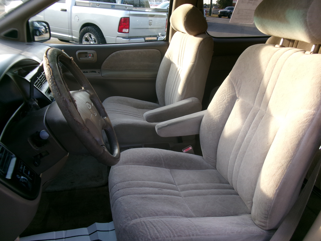 Toyota Sienna LE 4-Door 1998