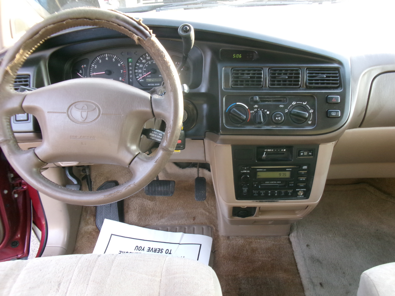 Toyota Sienna LE 4-Door 1998