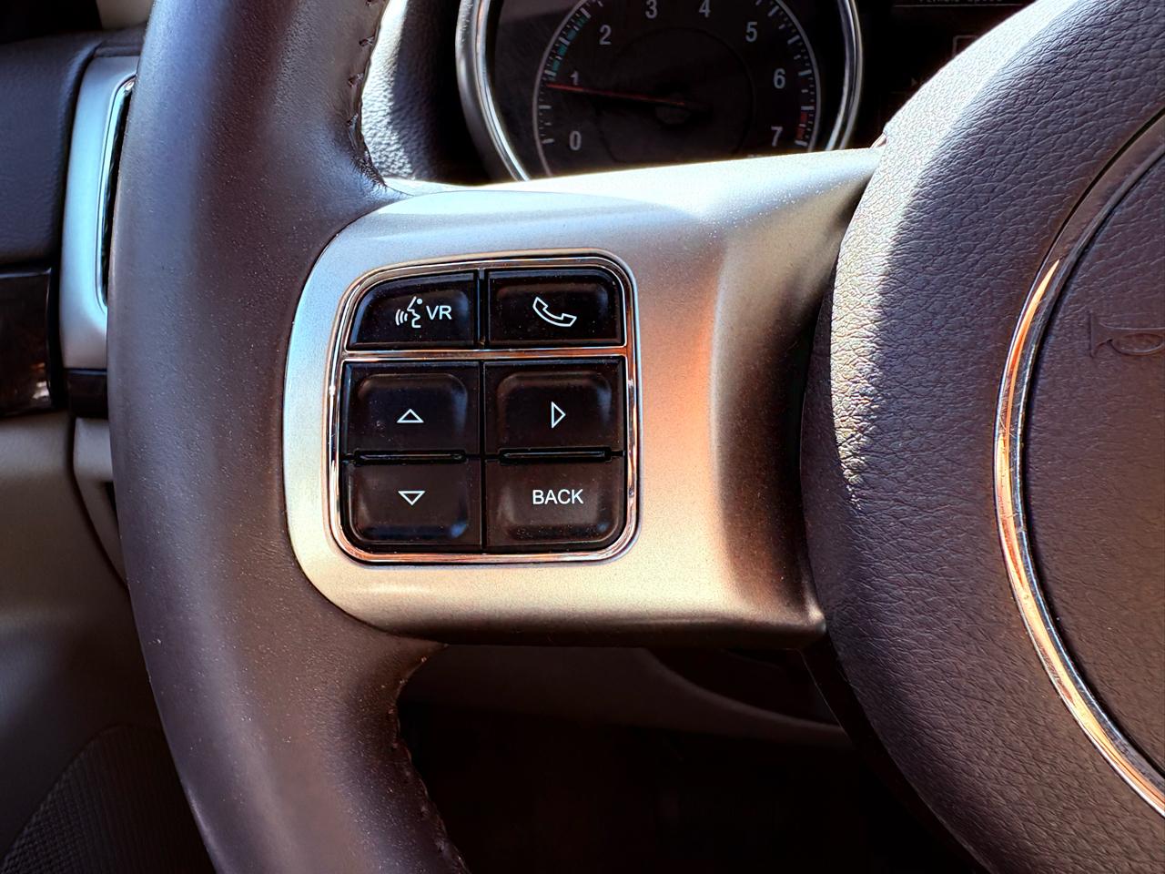 Jeep Grand Cherokee Laredo 4WD 2012