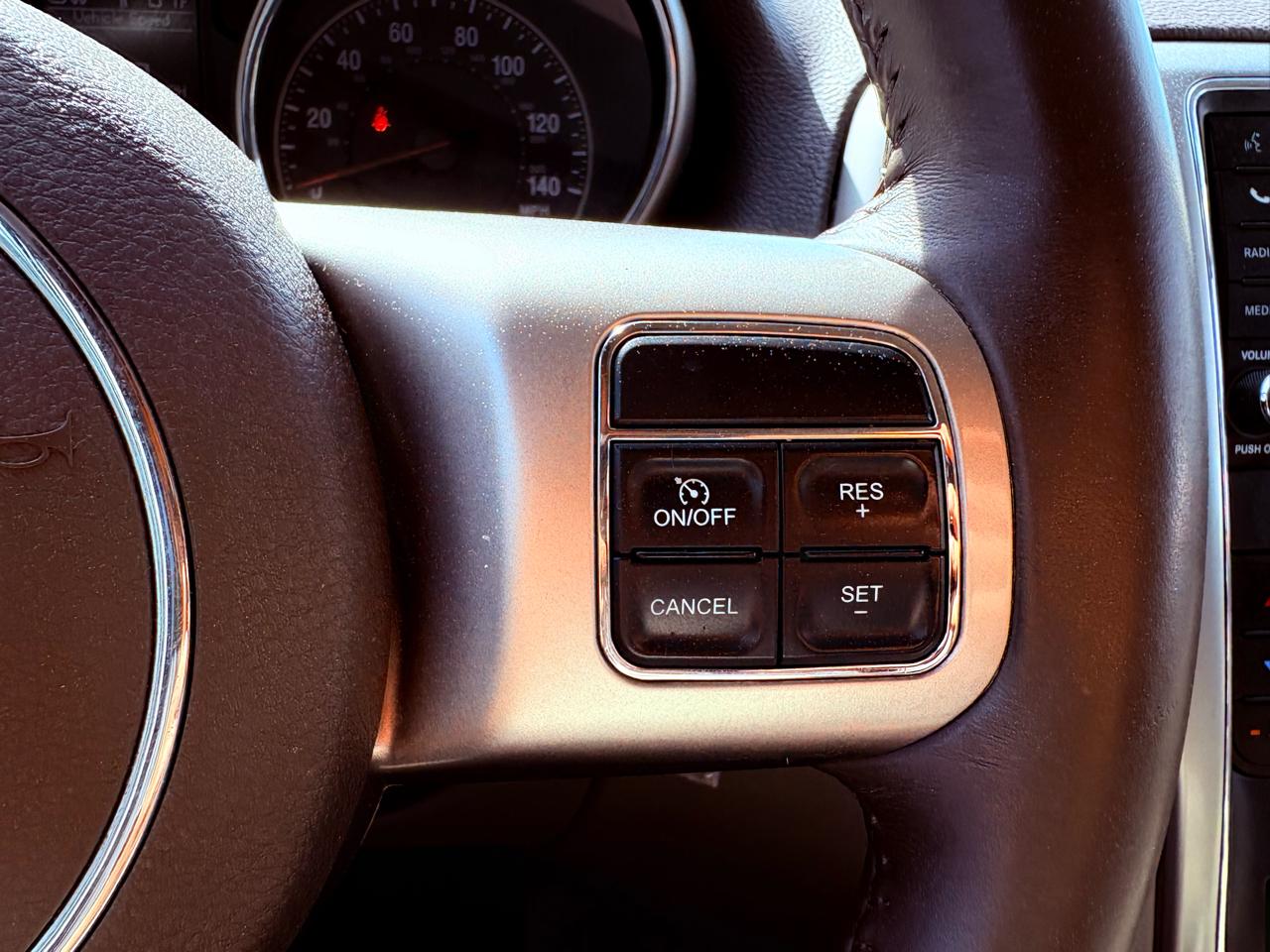 Jeep Grand Cherokee Laredo 4WD 2012