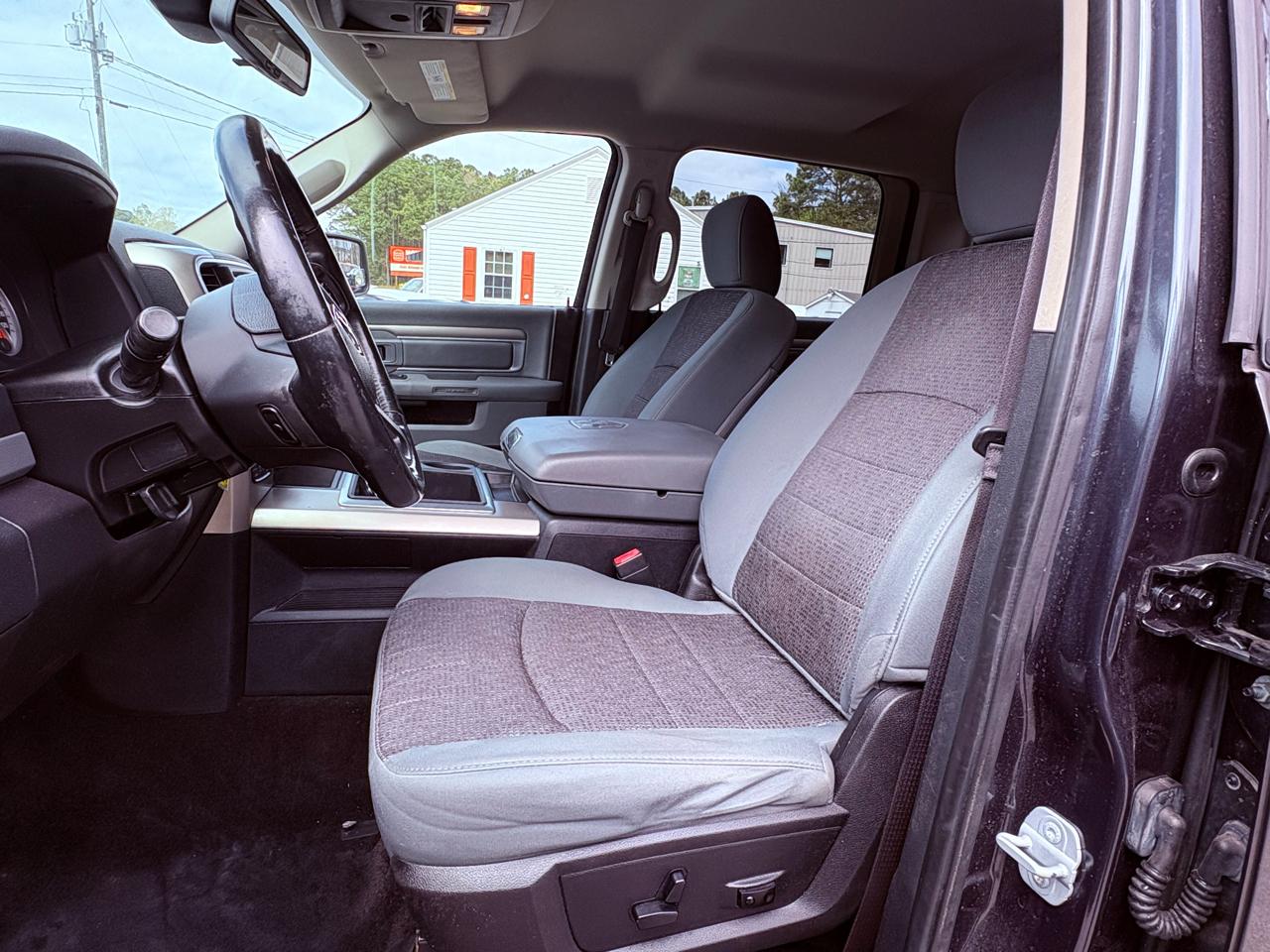 RAM 1500 Big Horn Crew Cab 4WD 2014