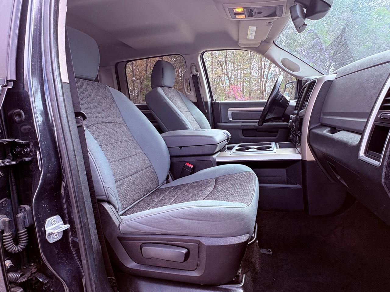 RAM 1500 Big Horn Crew Cab 4WD 2014