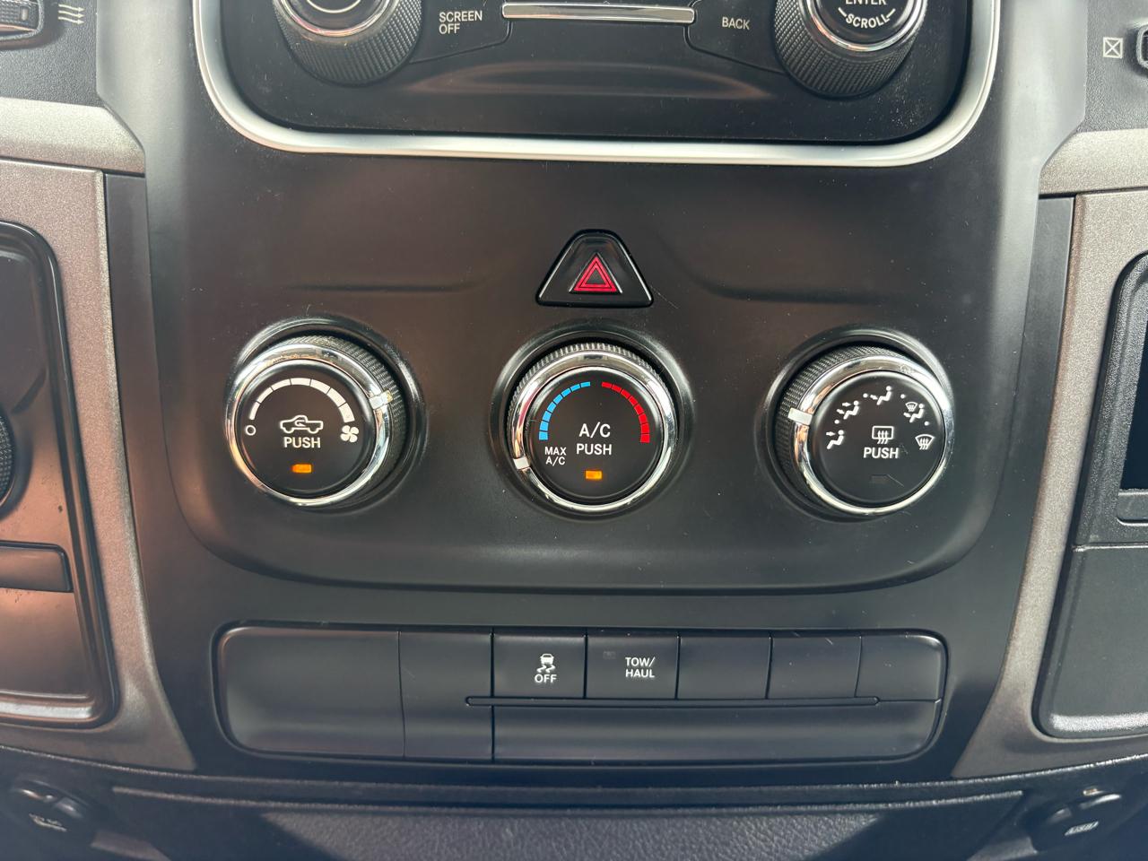RAM 1500 Tradesman Crew Cab 4WD 2014