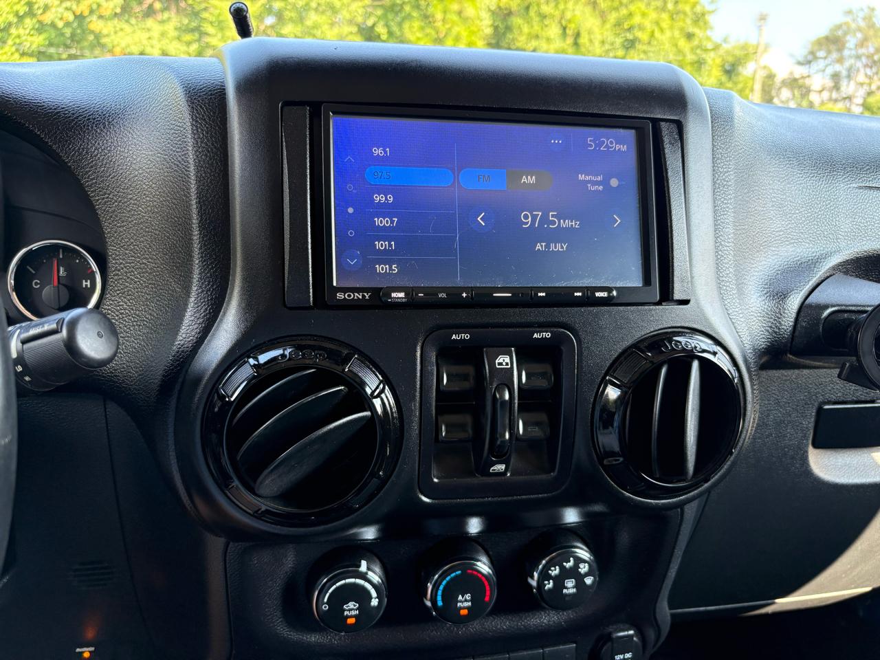 Jeep Wrangler Unlimited Sahara 4WD 2015
