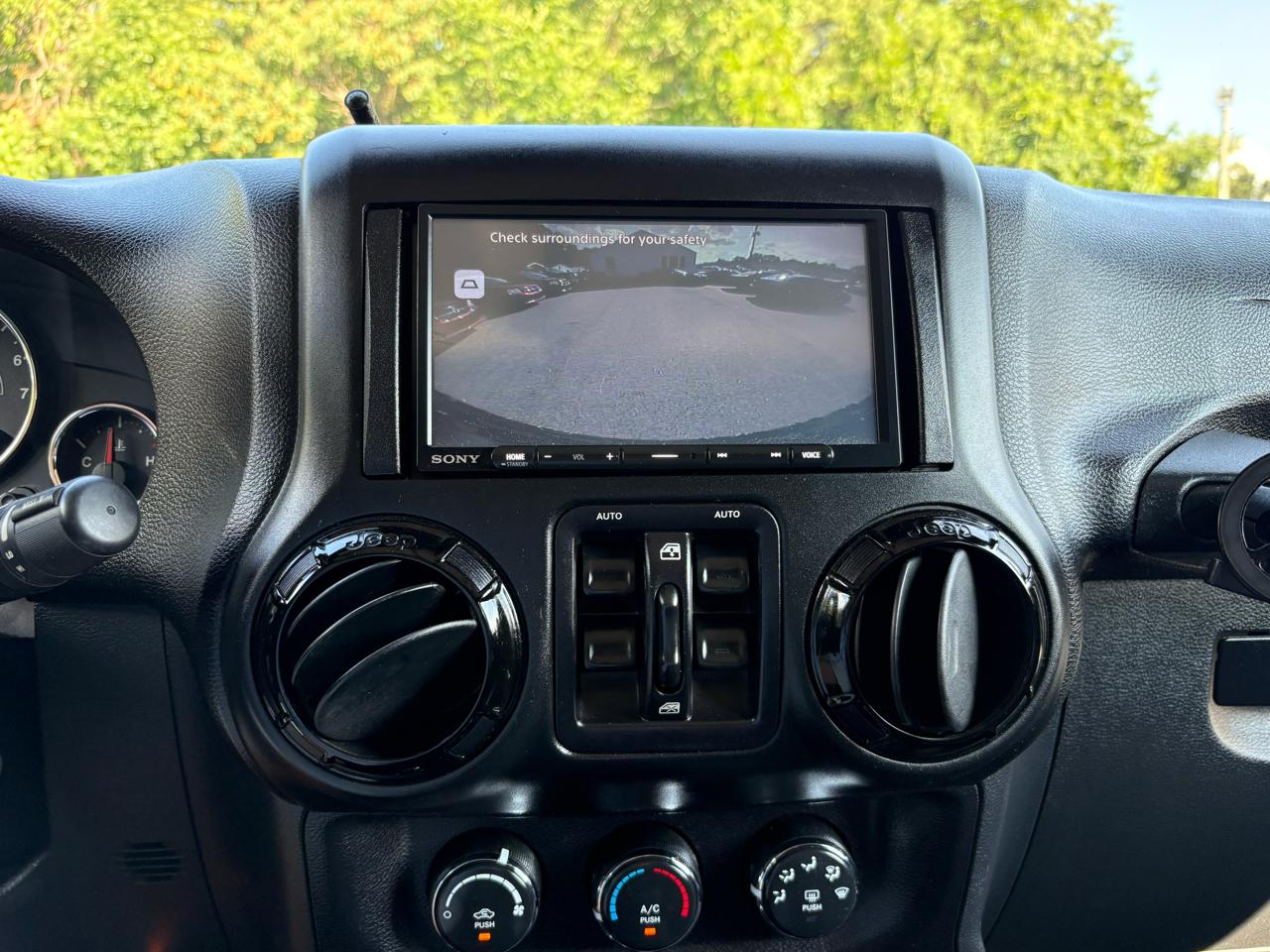 Jeep Wrangler Unlimited Sahara 4WD 2015