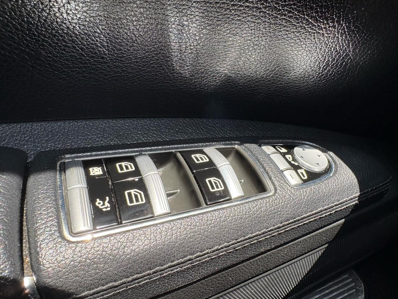 Mercedes-Benz S-Class S550 2011