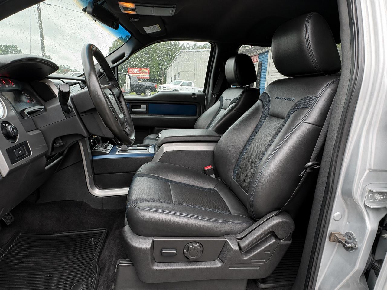 Ford F-150 SVT Raptor SuperCrew 5.5-ft. Bed 4WD 2012