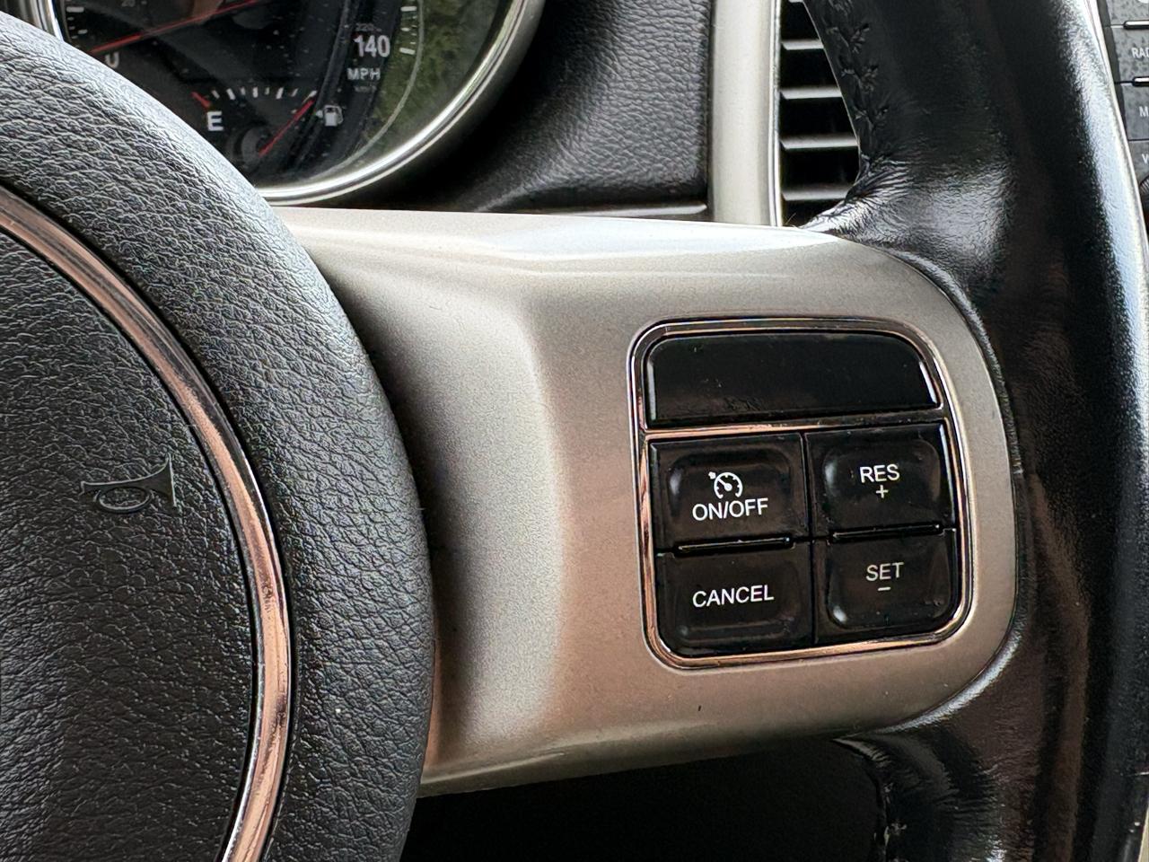 Jeep Grand Cherokee Laredo 2WD 2012