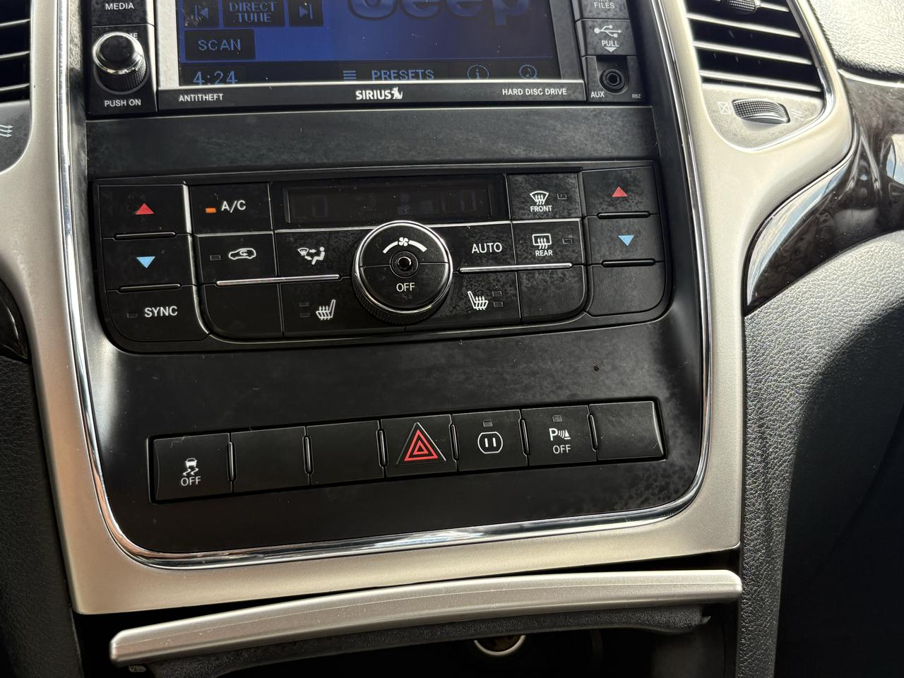 Jeep Grand Cherokee Laredo 2WD 2012