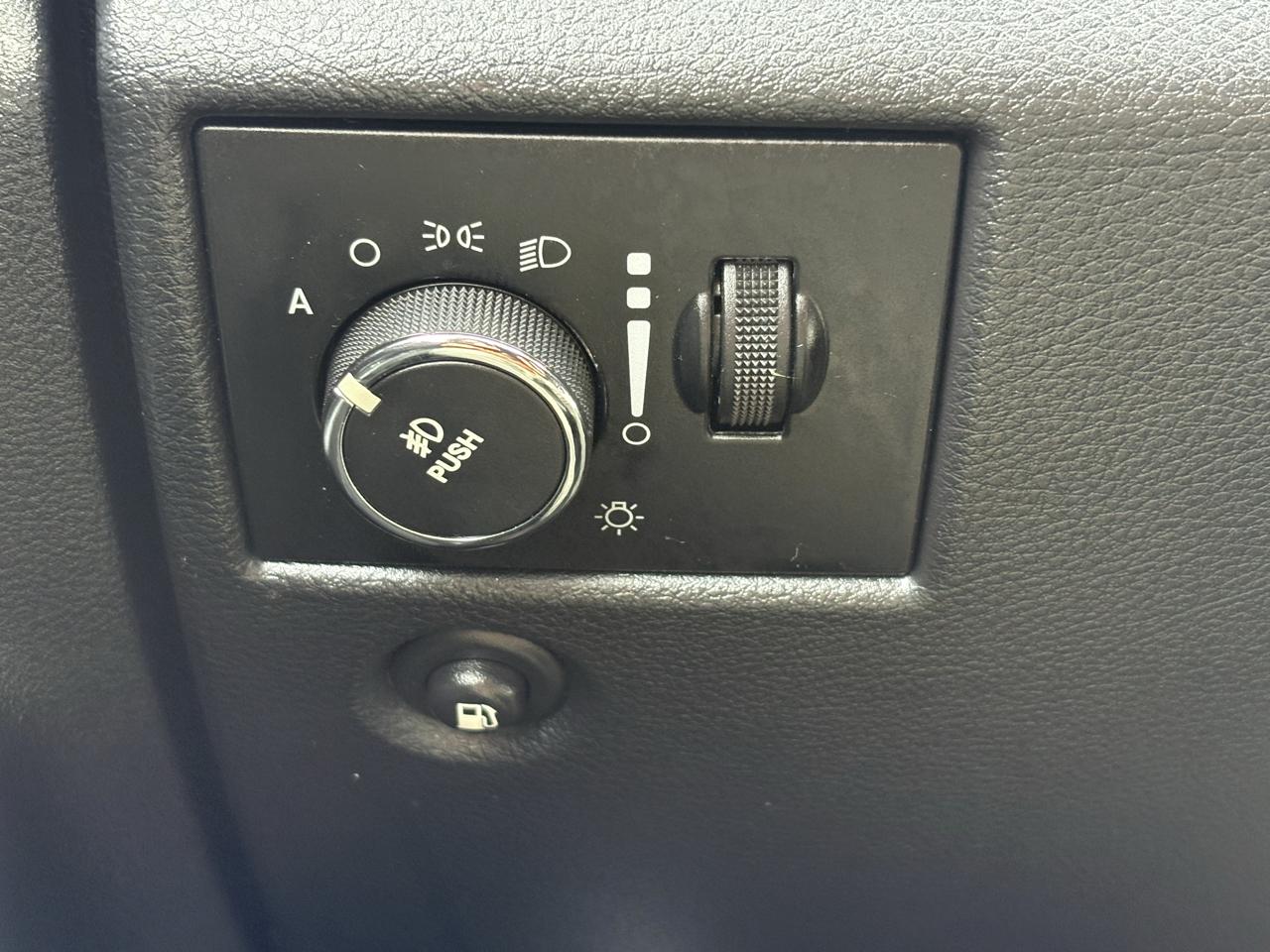 Jeep Grand Cherokee Laredo 2WD 2012