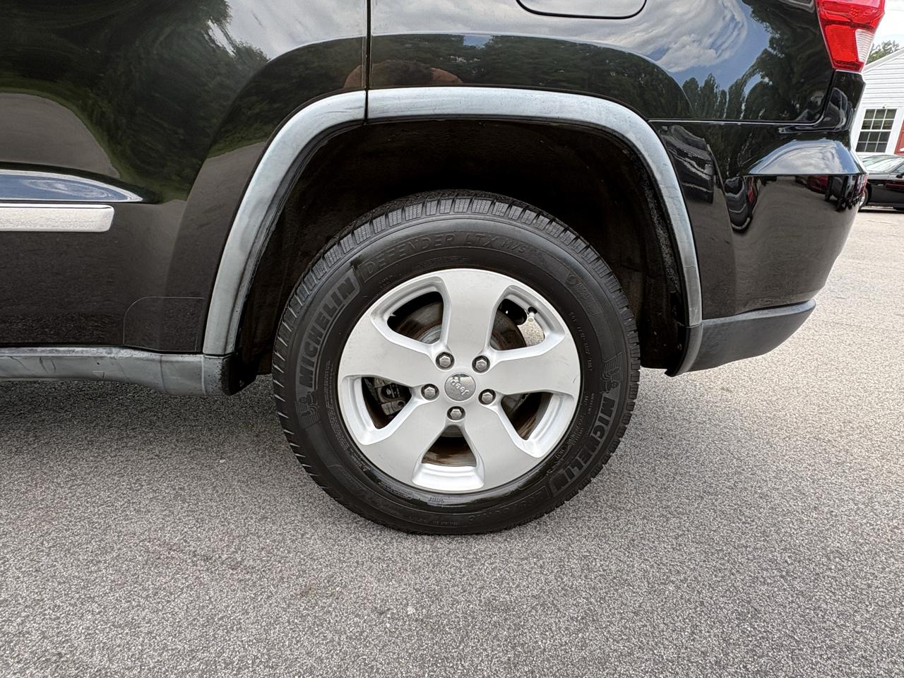 Jeep Grand Cherokee Laredo 2WD 2012