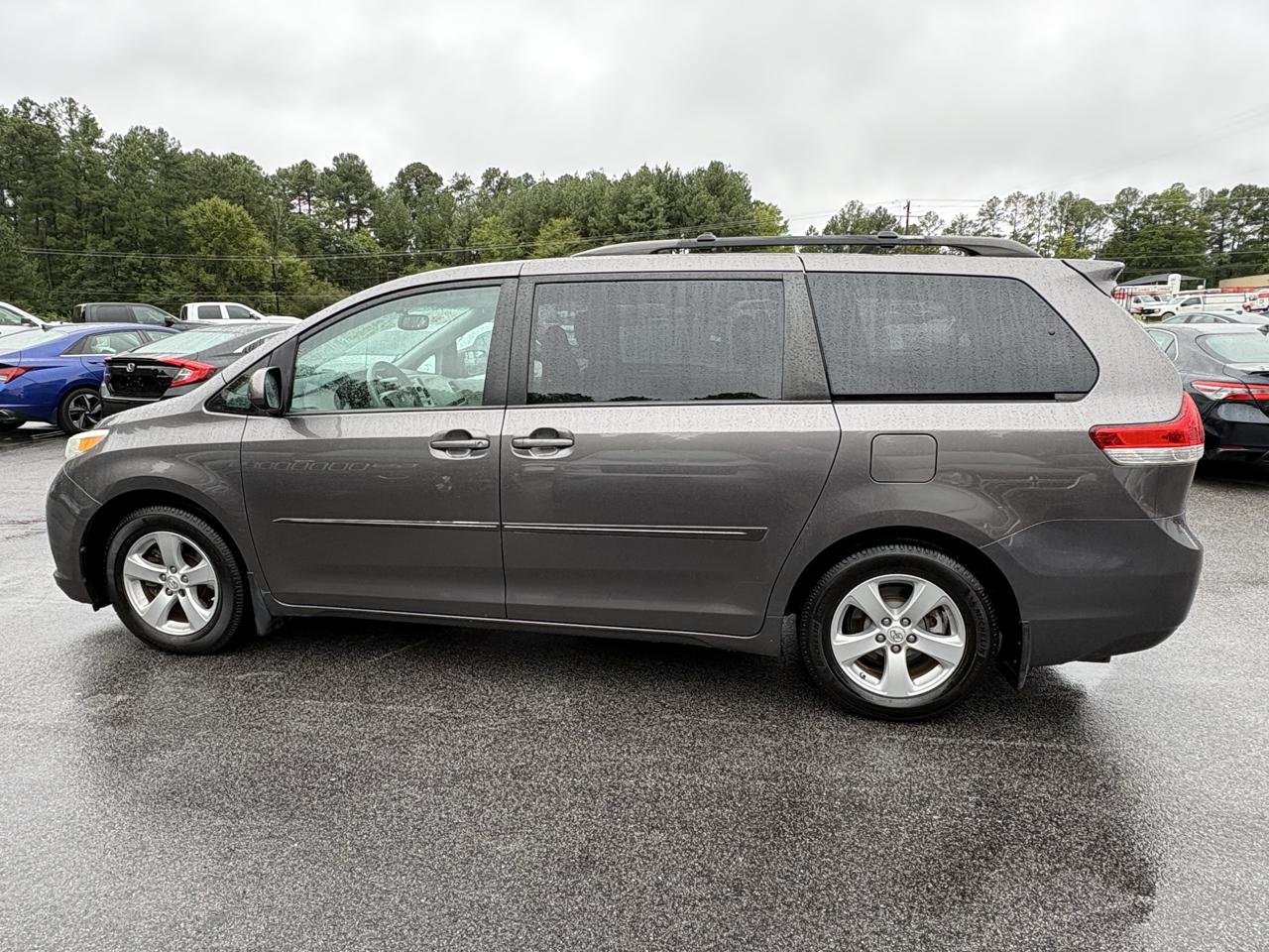 Toyota Sienna LE 2013