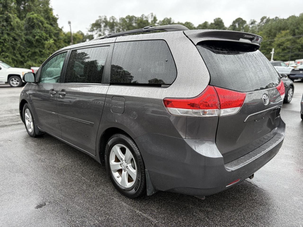 Toyota Sienna LE 2013