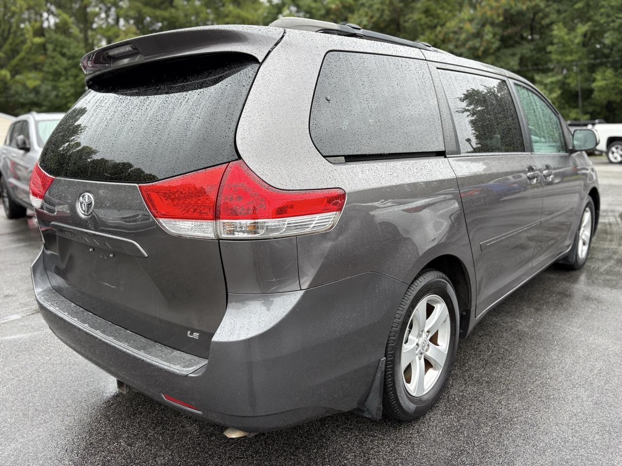Toyota Sienna LE 2013