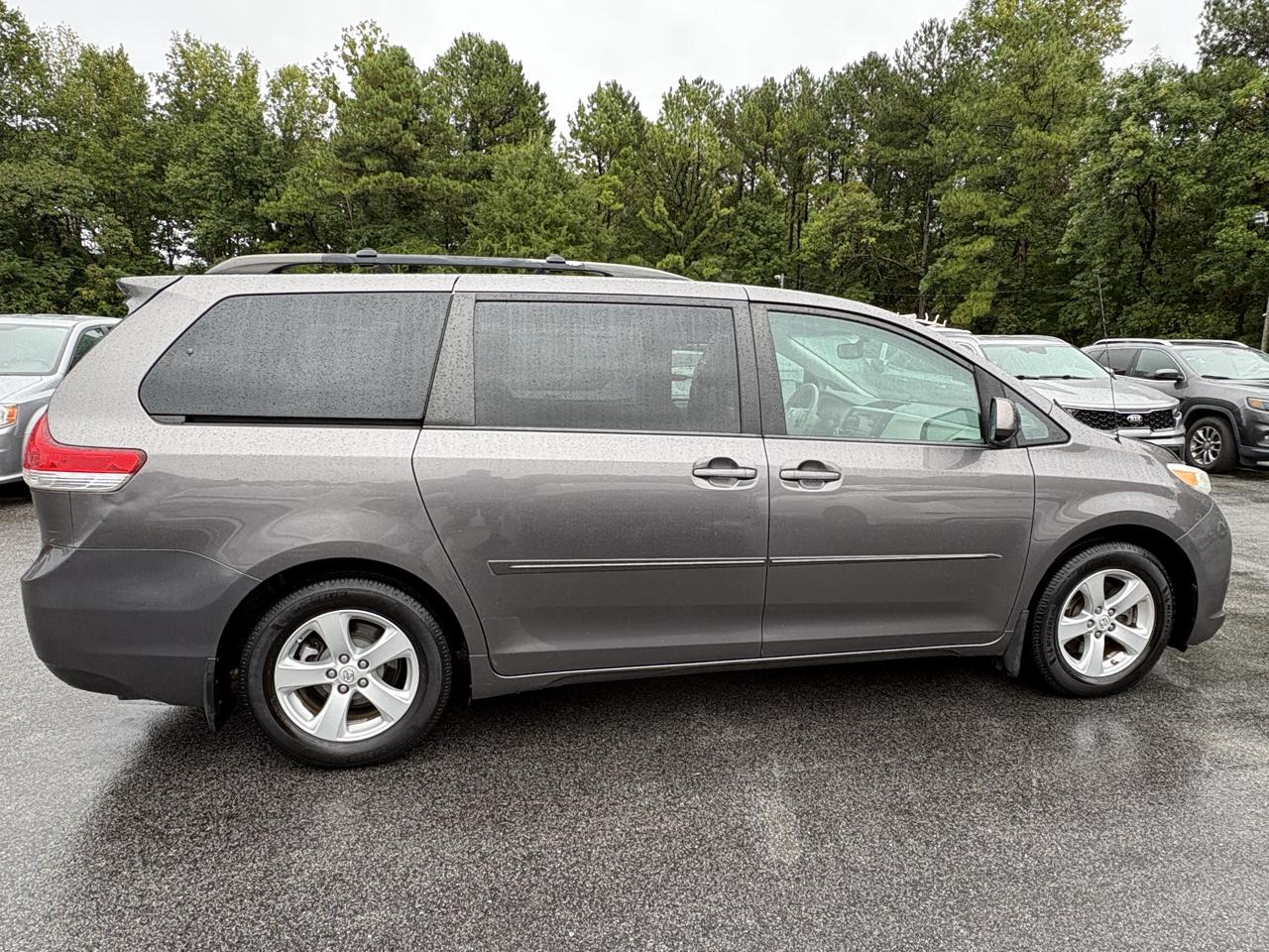 Toyota Sienna LE 2013