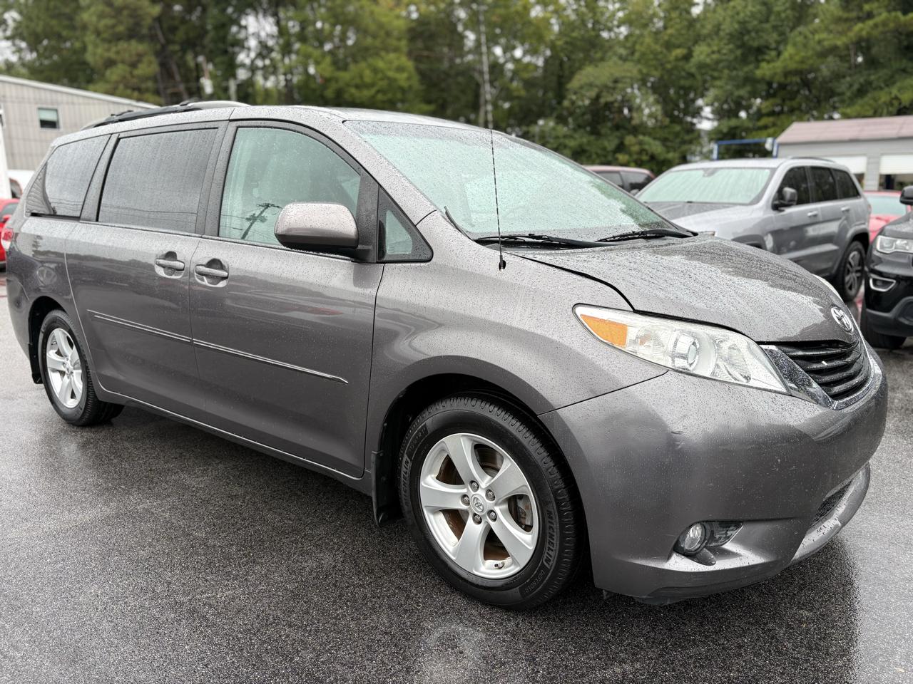 Toyota Sienna LE 2013