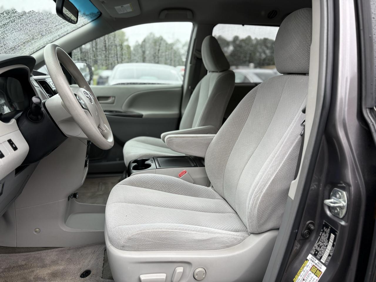Toyota Sienna LE 2013