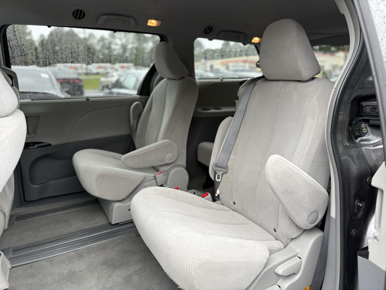 Toyota Sienna LE 2013