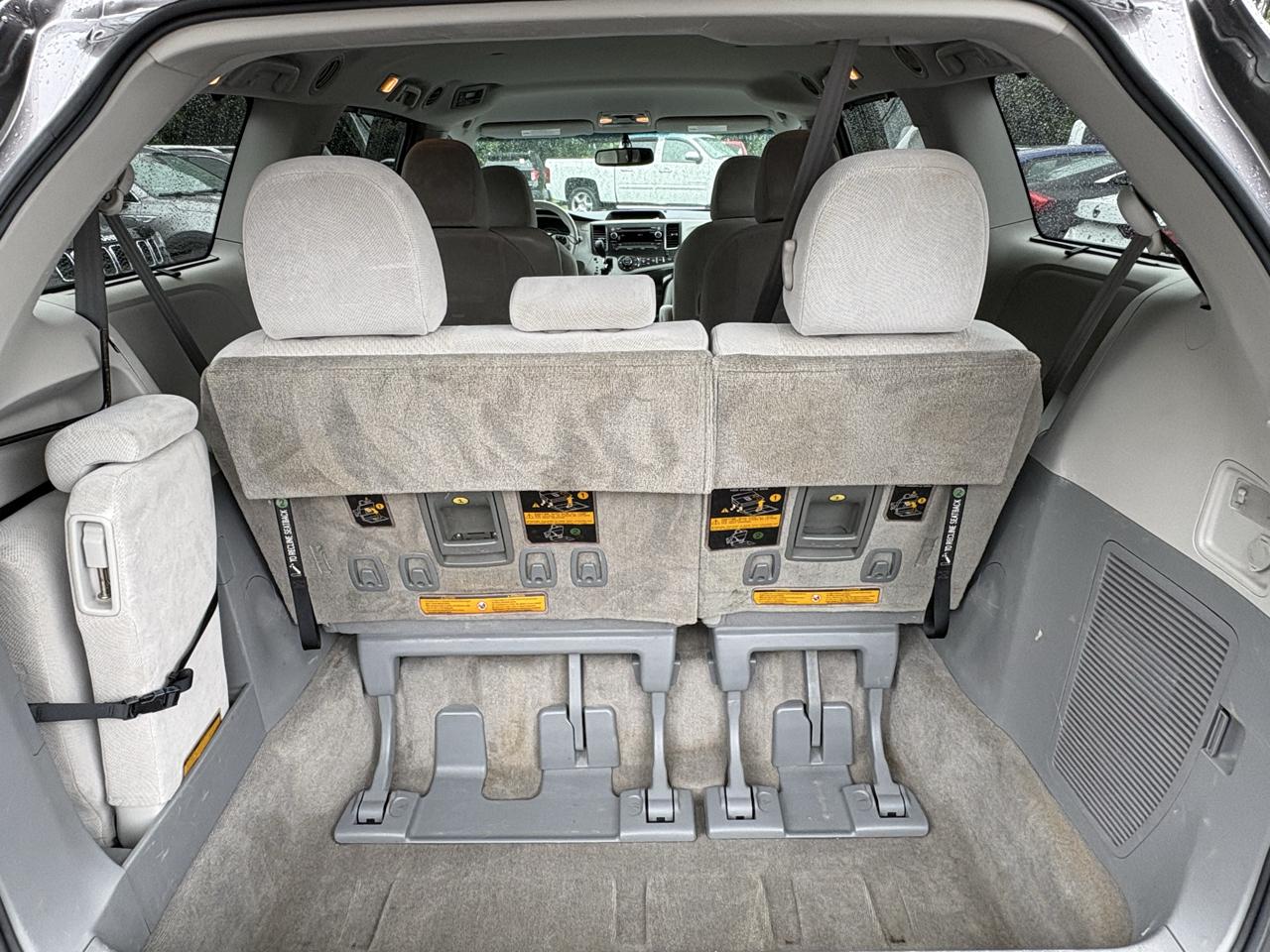 Toyota Sienna LE 2013