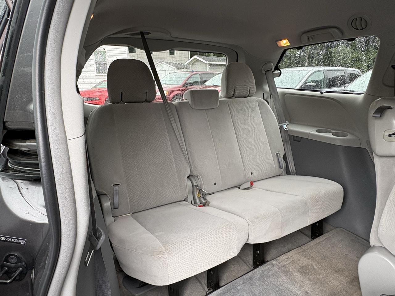 Toyota Sienna LE 2013