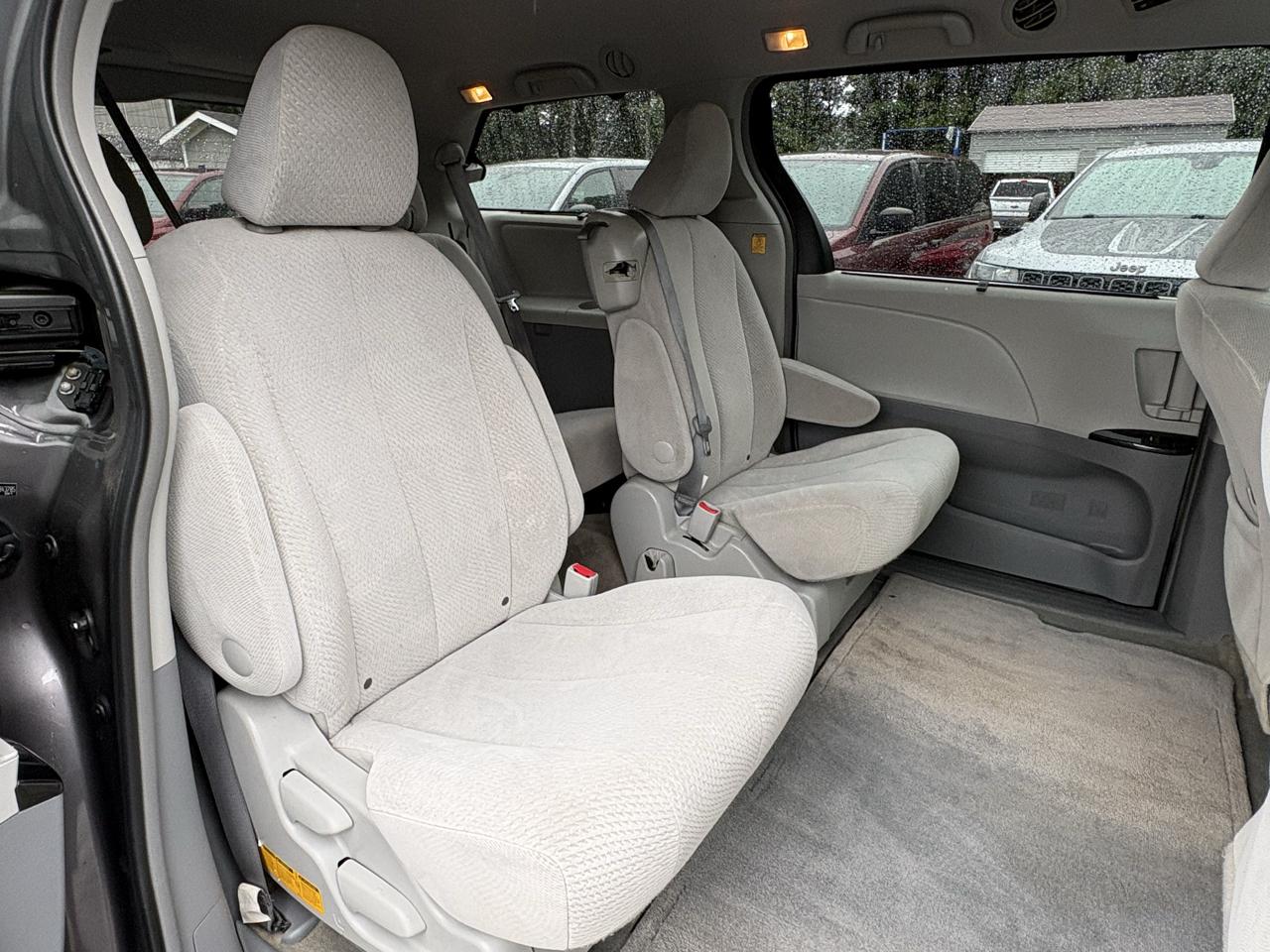Toyota Sienna LE 2013
