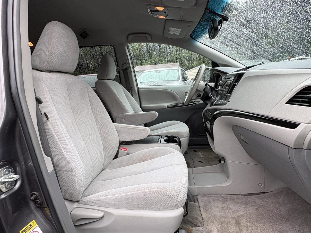 Toyota Sienna LE 2013