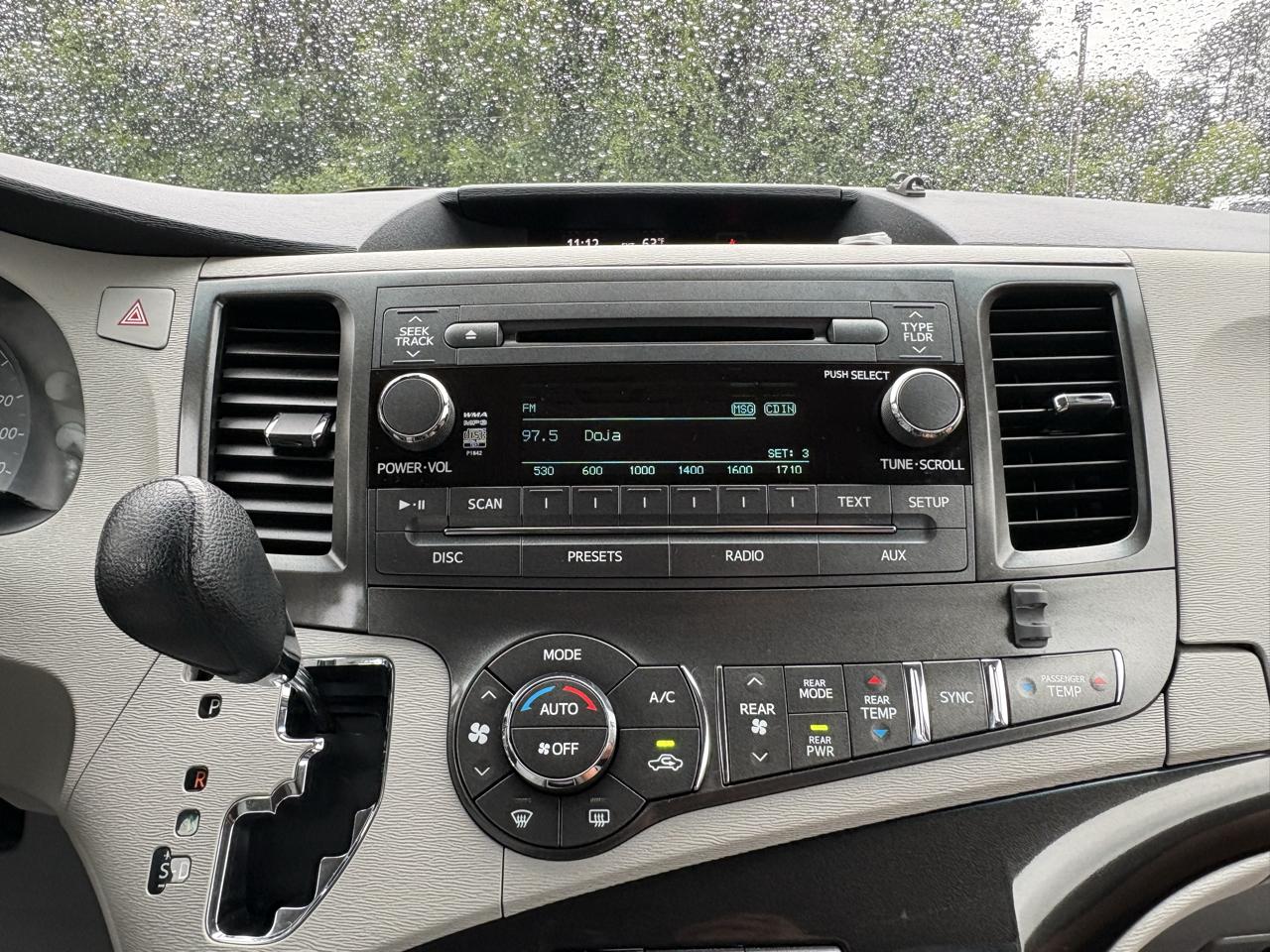 Toyota Sienna LE 2013