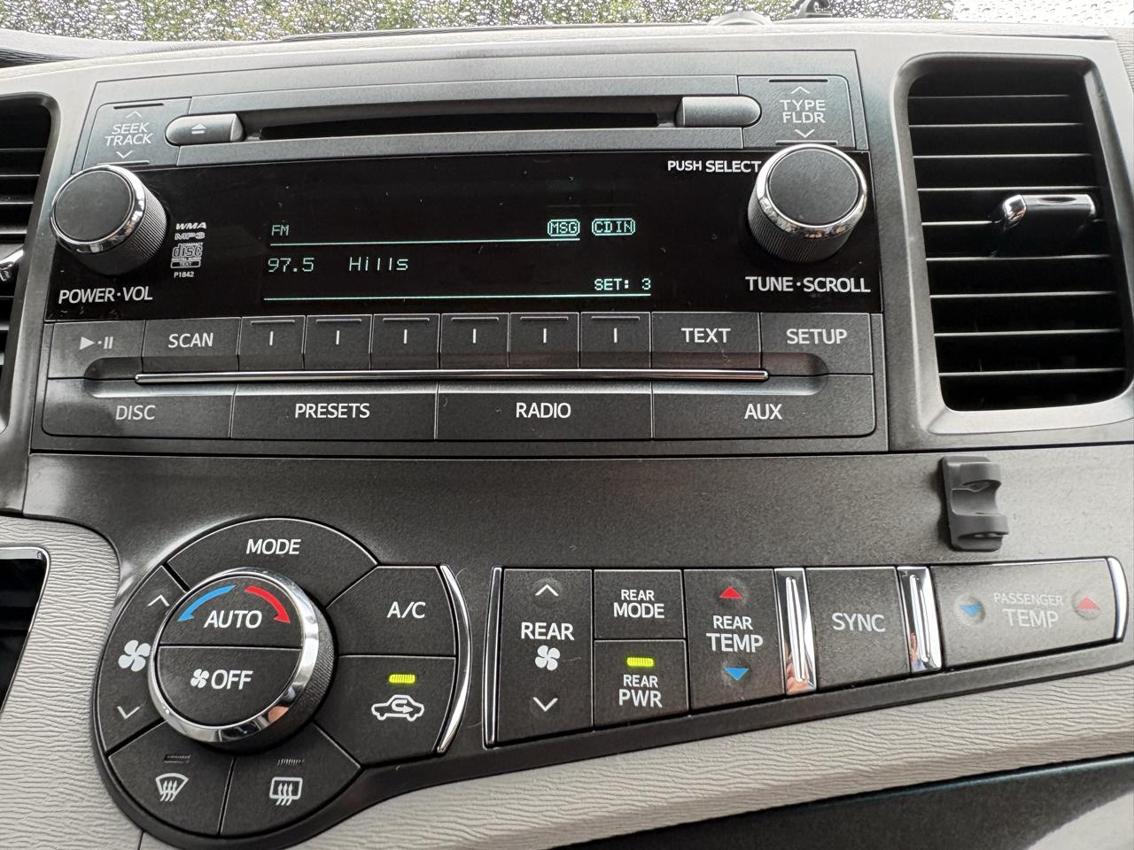 Toyota Sienna LE 2013