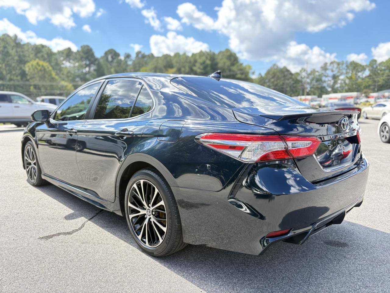 Toyota Camry SE 2020