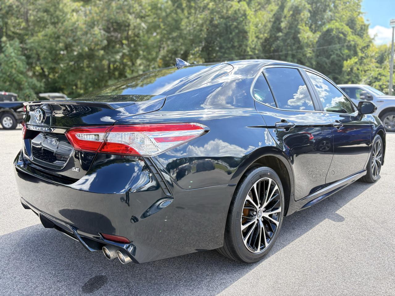 Toyota Camry SE 2020